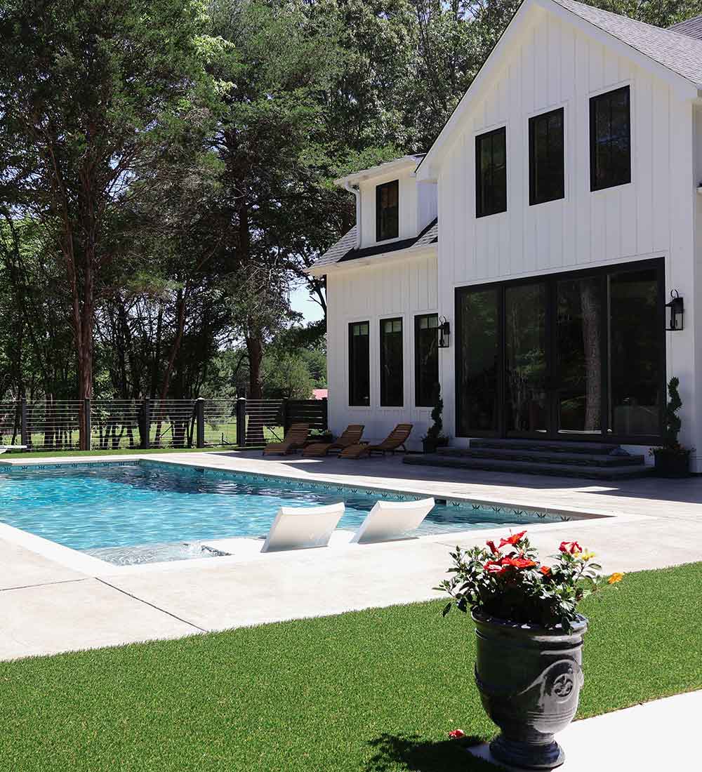 custom-home-builder-nashville-backyard